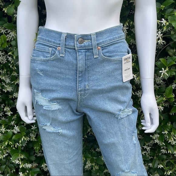 NWT Signature Gold Levi’s Mom Distressed Crop Jeans - Picture 2 of 12